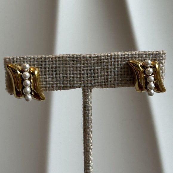 Oceanus Imitation Pearl Gold Stainless Steel Stud Earrings Timeless Sculptural - Picture 4 of 7